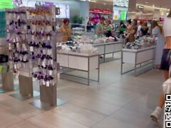 Mein Orgasmus in der Öffentlichkeit im Einkaufszentrum mit Lovense (Ferri) - Julia Graff