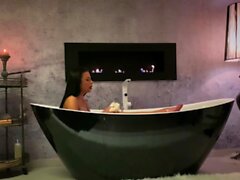 Alta classe Shalina Devine brinca romântica anal no banheira