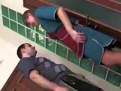 Doppio handjob nei giovani in clip vecchio dilettante