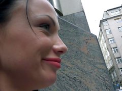 Mujer checa Kinky muestra sus grandes tetas