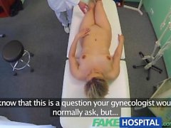 FakeHospital Horny milf avale une charge de bons médecins cum