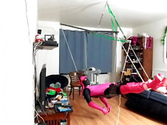 Sissy Själv bondage sex swing