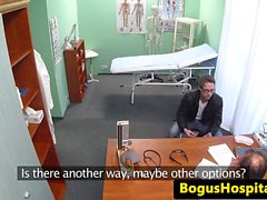 Echte Euro Patient pussyfucked von Arzt