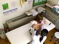 Enfermera japonesa en uniforme de látex follada en japonés hospital