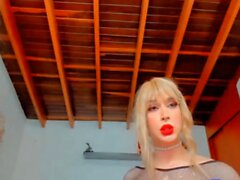 Tranny mostra su cam come ha profondo il cazzo di sua amica