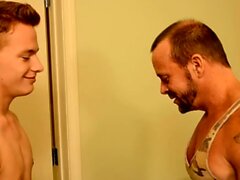 Muscular Daddy Casey Williams Anal fode Bonito Billy Londres