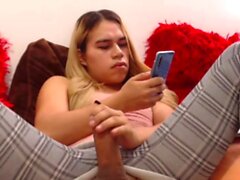 Tranny Masturbating por acariciar Big Cock