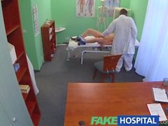 FakeHospital Bella Busty bionda ama uomini in uniforme