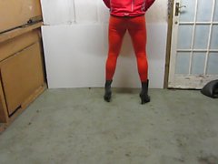 Posando en mis leggings skintight y botas del tobillo