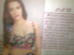 Ovmak kırmızı nub horoz ve amy jackson üzerine dökülür