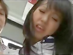 Arrestar de Foxy japonesa con el una sacudida más maravilloso, Kotomi Asakura, dejándose arrazar en el tren