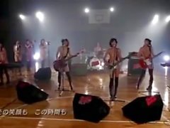 Nude den japanska hona rockbandet prestation