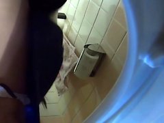 Ragazzi viziosi che urinano