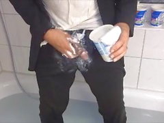 Wet Disordinato Pee Cum im Anzug