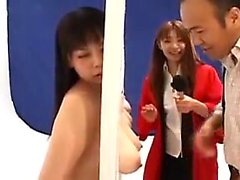 Varm asiatiska game show contestantsna att få sina fin tuttar och päls