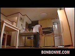 sexual Madres para Coger flaco con el hombre gordo en la cocina