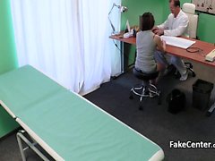 Medico scopa la teenager che slut di carica dell'ospedale