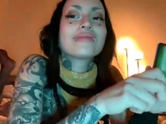 Tatoué webcam amateur fille hot gode action masturbation