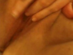 cornea chubby di MILF si masturba la figa grassi ed squirts in webcam