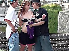 Magnifique teen girl en GANGBANG DU PUBLIC Partie 1