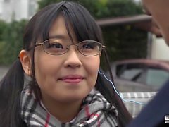 Japansk Airi förälskar sig i sin lärare och gör bj