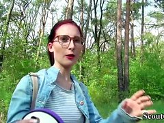 Tyska Scout - College Redhead Teen Lia i offentlig Casting