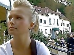 Blonde Küken in der Öffentlichkeit fickte