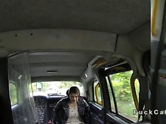 Faux chauffeur de taxi anal baise client connu pov