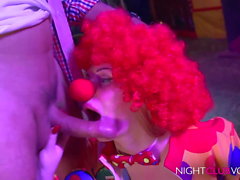 Im Zirkus fickt Conny den Clown