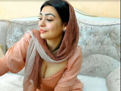 Chica árabe tetona muestra su coño peludo (¡nuevo! 6 oct 2021) - SunPorno