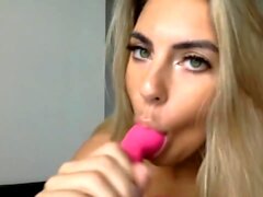Garota de webcam amador nuas dedilhando sua buceta ao vivo na câmera