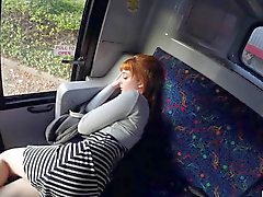 Excitée étudiante de Lola anus dans au bus