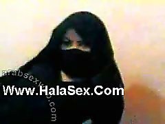 Schüchtern arabischen Die In Niqab neckender