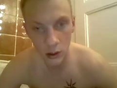 22yo Ficksahne boy im Badezimmer