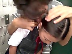 Vollbusig pigtailed japanischen Schul Mund gefickt