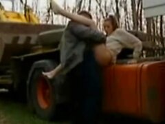 Luscious Europeiska Babe pumpat fullt av Dick At A Truck Stop