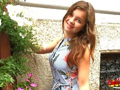 SAKSAN SCOUT - 18 Jahre junge Renata ANAL gefickt bei Strassen Casting