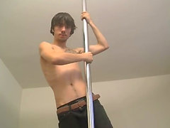 Gerade lad Chad hat gerade entdeckt, den Stripper pole und