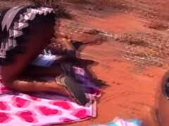 Heiße afrikanische Betrüger Babes Outdoor BDSM