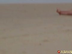 bambine Spycam sulla spiaggia