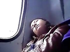 Apalpando menina no o ônibus