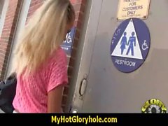 Cornea signora gode Gloryhole Cocksucking Interraziali a 4