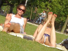 Teen feet voyeur, outdoor foot