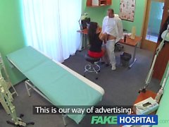 FakeHospital donna di vendita sexy del fa medico sborra doppia in quanto firmare un accordo
