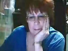 Nonna paffuta masturbate la sua figa in webcam