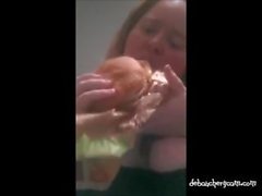 MONTRE Hungry BIG tittie BBW HOG mangeais Messy Cheeseburger