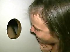 pene de aficionados hambrientos en de gloryhole