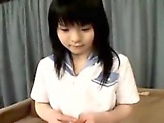 Adorable Asian подросток получает ее плотных медовый лунка съедены и