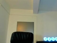 Brunette solo webcam masturbation