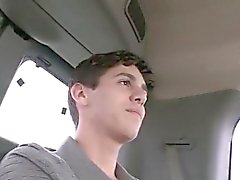Homosexuell Teen Ass mit großen Schwanz in Jungen Bushalte ausgefüllt